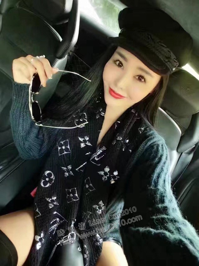 Louis Vuitton秋冬新款黑銀毛線女士圍巾 路易威登經典Monogram大花圖案和路易威登首字母字樣圍巾  mmj1725